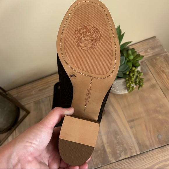 Vince Camuto Black Block Heel Laser Cut Sandal - NEW✨ - Picture 13 of 16
